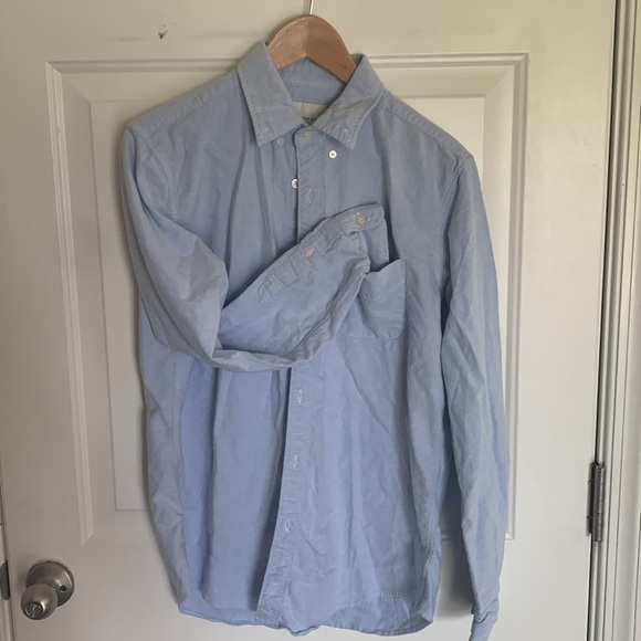 American Eagle light blue long sleeved button shirt. - Picture 2 of 4